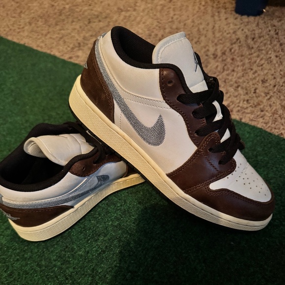 Shoes - Picture 1 of 2